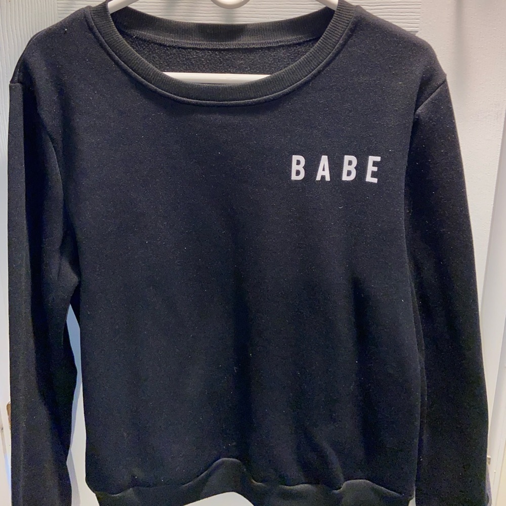 black pull over